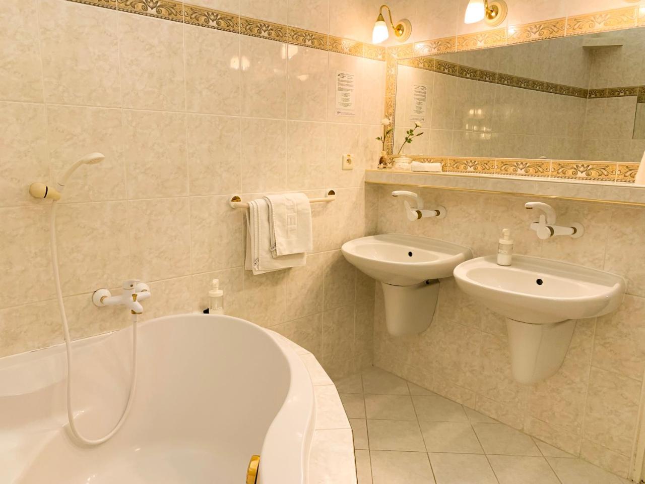 Hotel Arcus Garden Братислава Экстерьер фото